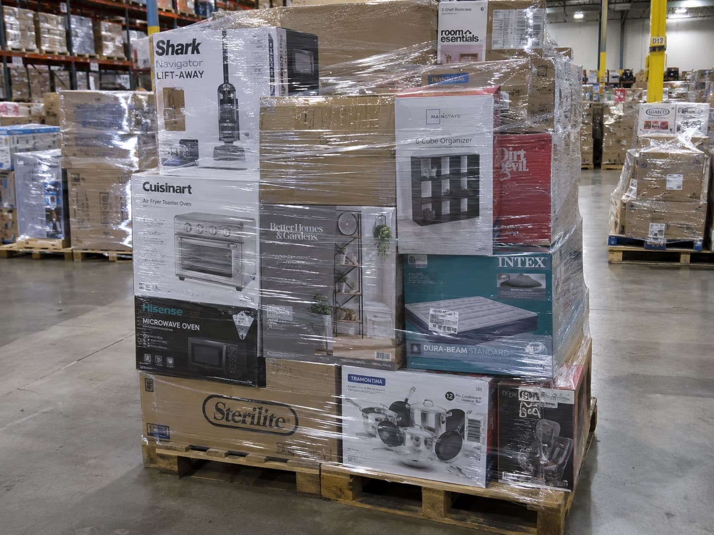 Pallet of mixed home and kitchen merchandise including vacuums, cookware sets and microwave ovens